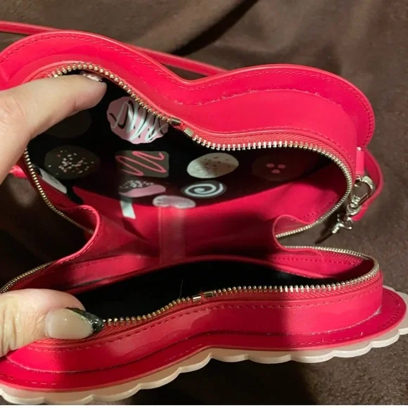 Kate spade chocolate candy heart purse (with white dust bag) - Picture 2 of 6